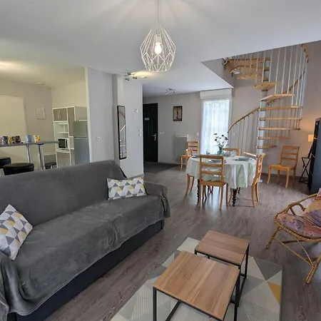 Maison Mitoyenne Avec Jardin Clos - 4 Pers. - Fr-1-653-292 Holiday home *