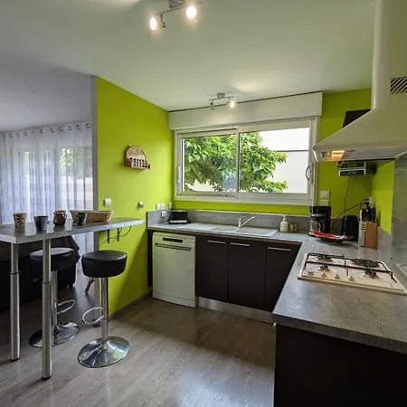Maison Mitoyenne Avec Jardin Clos - 4 Pers. - Fr-1-653-292 Holiday home