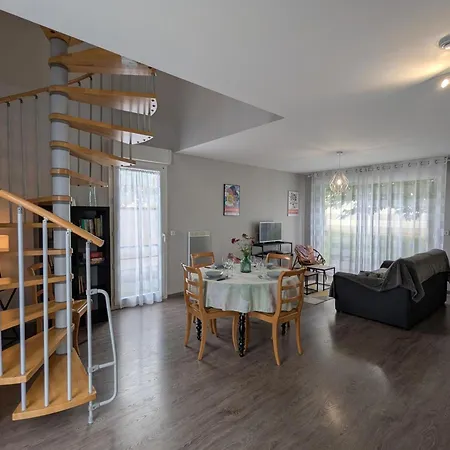 Holiday home Maison Mitoyenne Avec Jardin Clos - 4 Pers. - Fr-1-653-292 Puymoyen