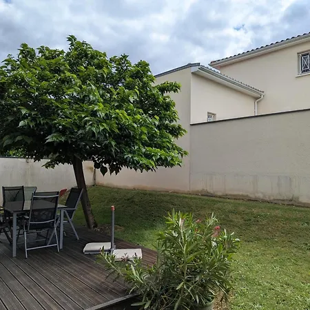 Maison Mitoyenne Avec Jardin Clos - 4 Pers. - Fr-1-653-292 Holiday home *