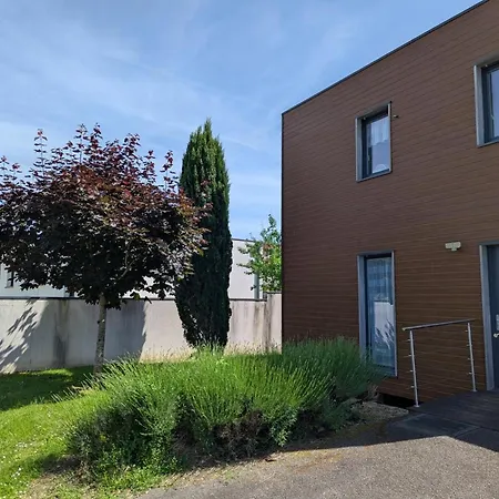 Maison Mitoyenne Avec Jardin Clos - 4 Pers. - Fr-1-653-292 * Puymoyen