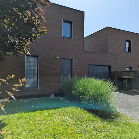 Maison Mitoyenne Avec Jardin Clos - 4 Pers. - Fr-1-653-292 * Puymoyen